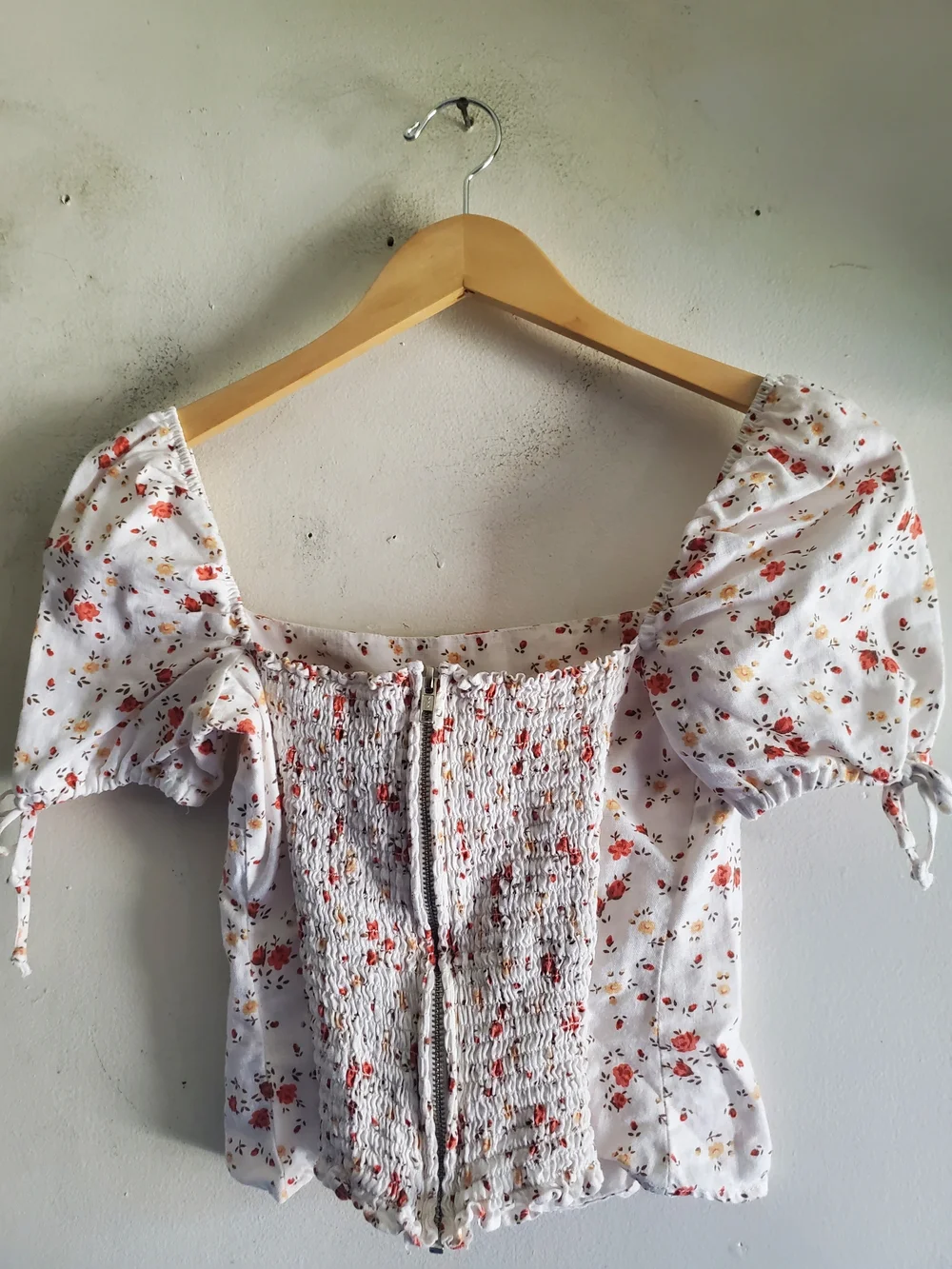 Reformation White Floral Puff Sleeve Square Neck Top Size 4.